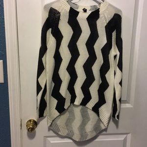 Black & cream chevron pattern long sleeve sweater